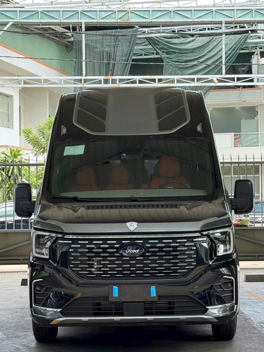 FORD TRANSIT LIMOUSINE 12 CHỖ - GIÁ LĂN BÁNH, NỘI THẤT, TRẢ GÓP MỚI NHẤT